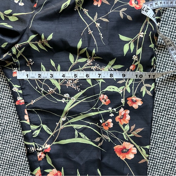 Vintage Floral Print Capri Pants - Picture 11 of 15